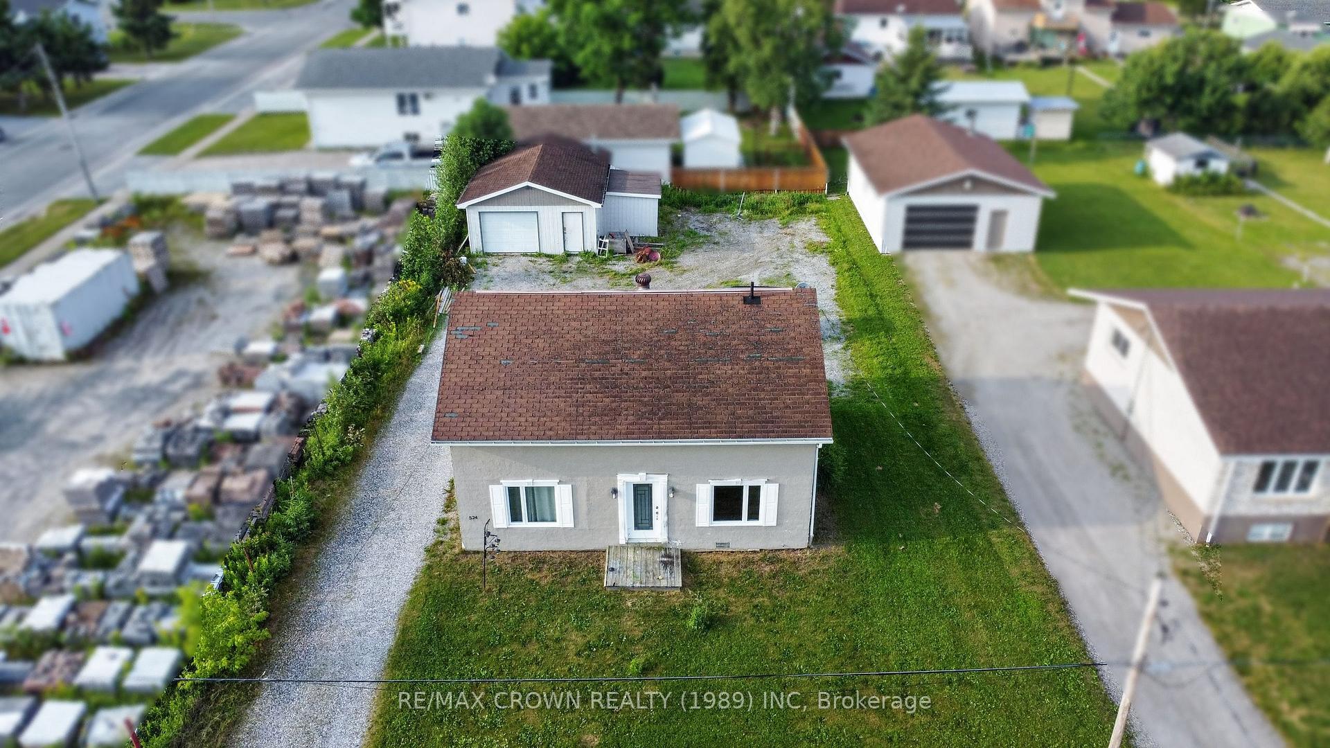 Photo 4 of 524 Kitchener Street, Hearst — HOMEH