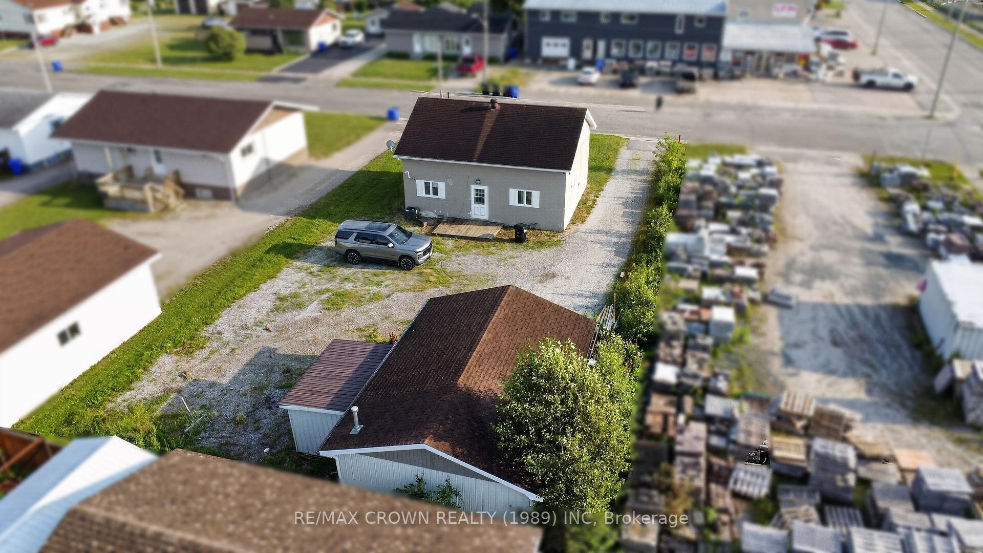 Photo 6 of 524 Kitchener Street, Hearst — HOMEH
