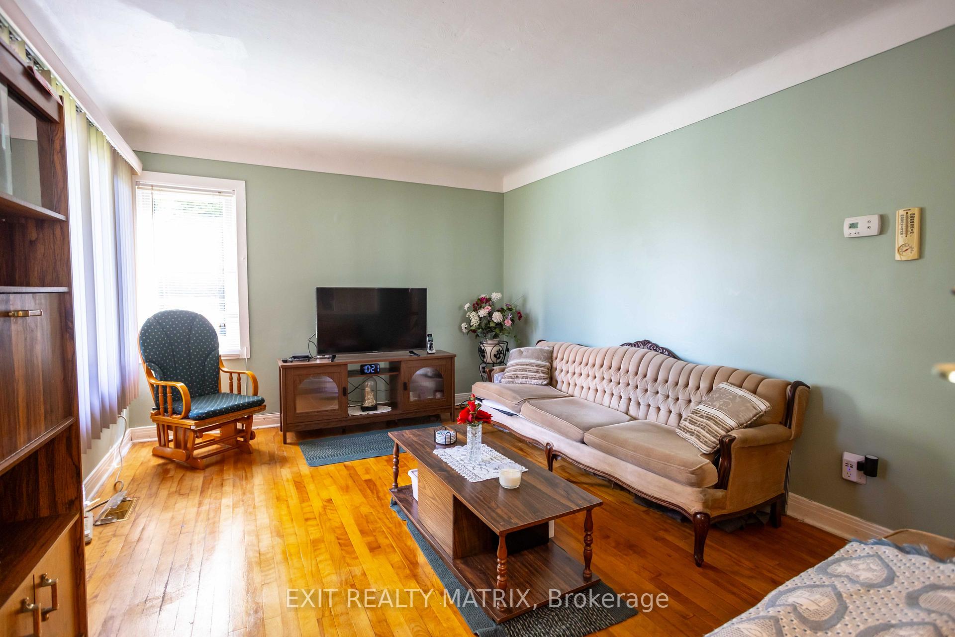 Photo 11 of 552 Dunbrack Street, Ottawa, Overbrook/Castle Heights — HOMEH