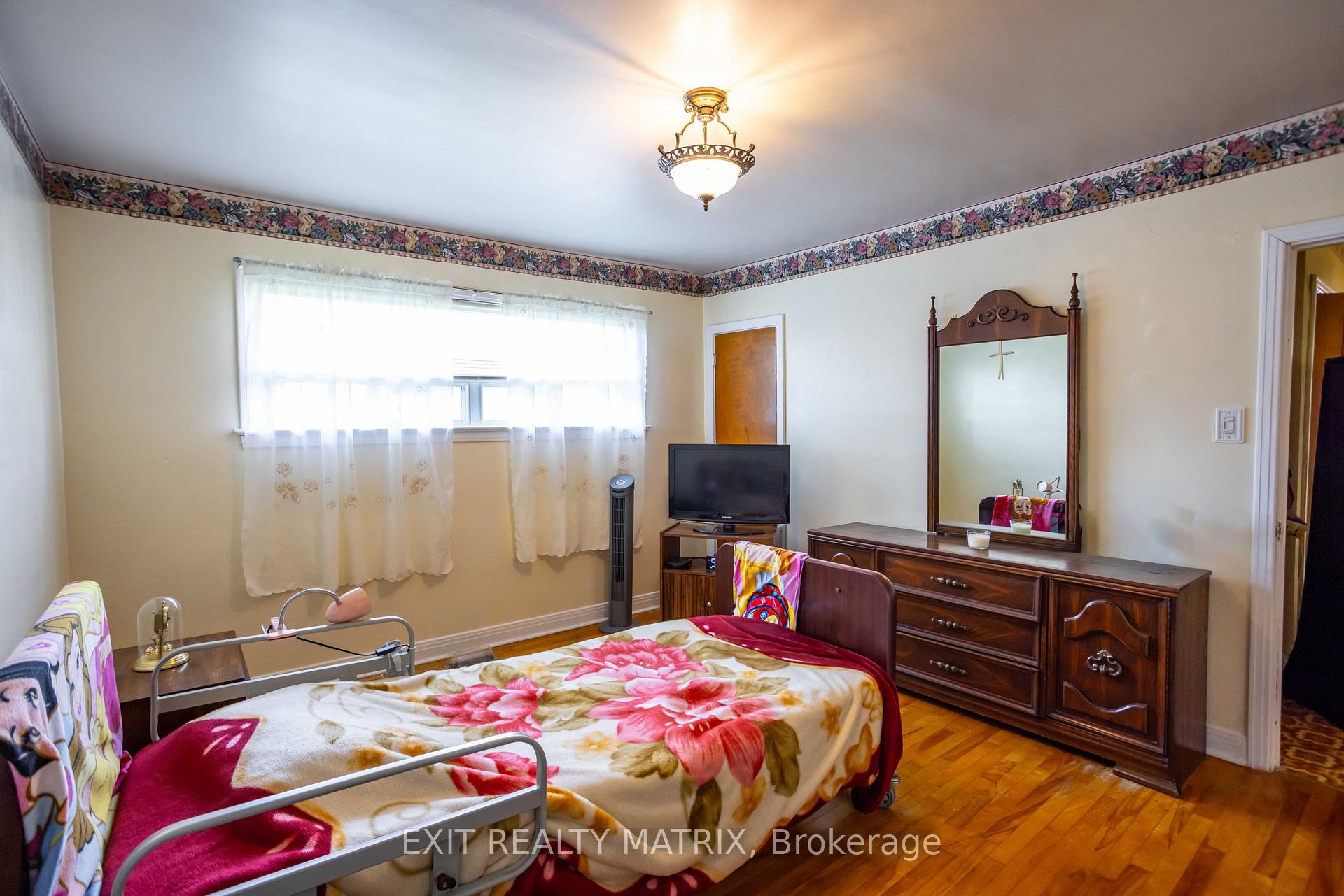 Photo 31 of 552 Dunbrack Street, Ottawa, Overbrook/Castle Heights — HOMEH