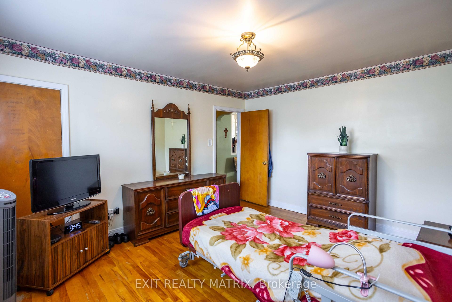Photo 33 of 552 Dunbrack Street, Ottawa, Overbrook/Castle Heights — HOMEH