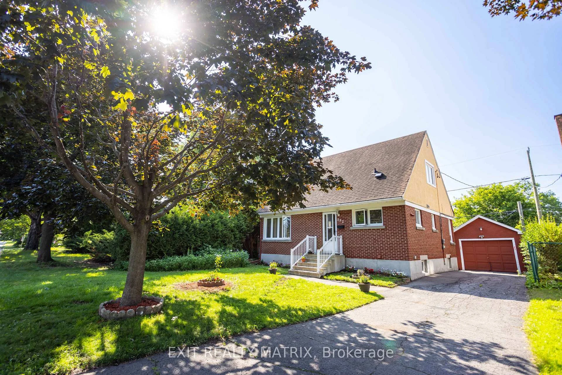 Photo 4 of 552 Dunbrack Street, Ottawa, Overbrook/Castle Heights — HOMEH