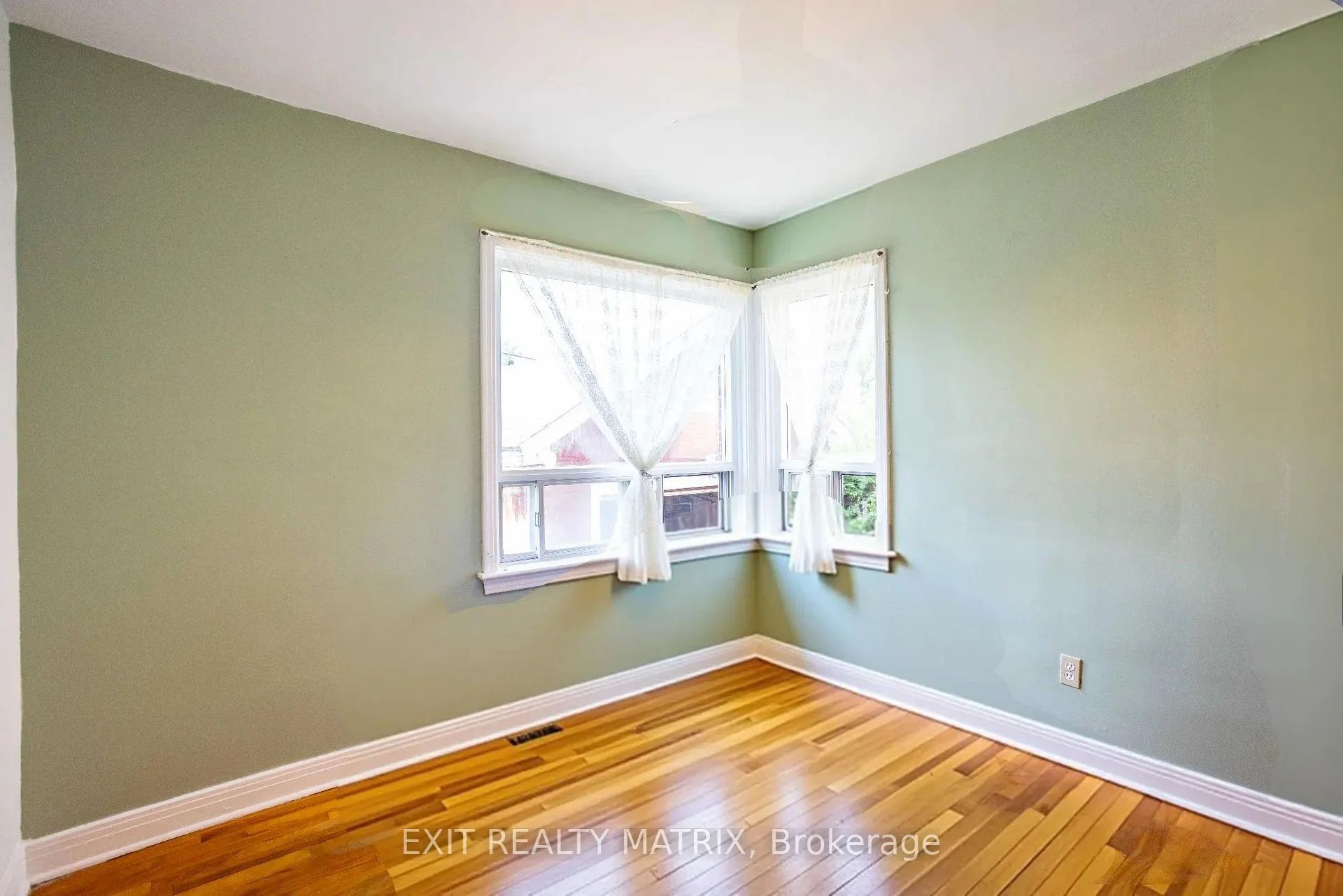 Photo 18 of 552 Dunbrack Street, Ottawa, Overbrook/Castle Heights — HOMEH