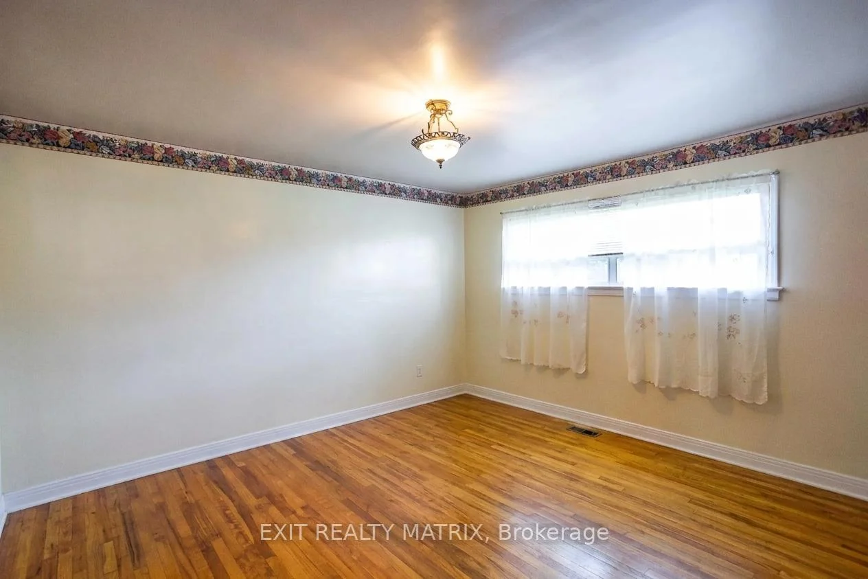 Photo 32 of 552 Dunbrack Street, Ottawa, Overbrook/Castle Heights — HOMEH