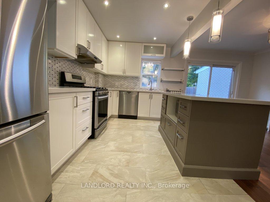 Photo 4 of 22 Lorindale Avenue, Toronto, Lawrence Park North — HOMEH