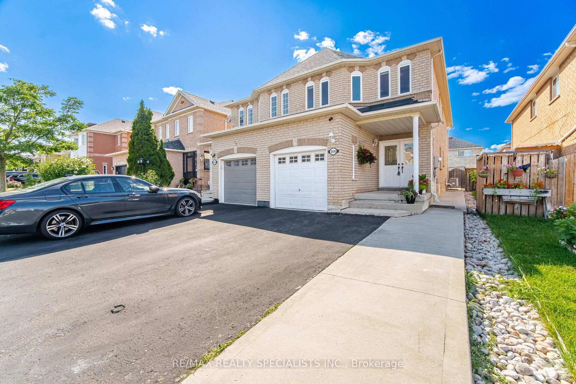 Photo 2 of 200 Tiller Trail, Brampton, Fletcher's Creek Village — HOMEH