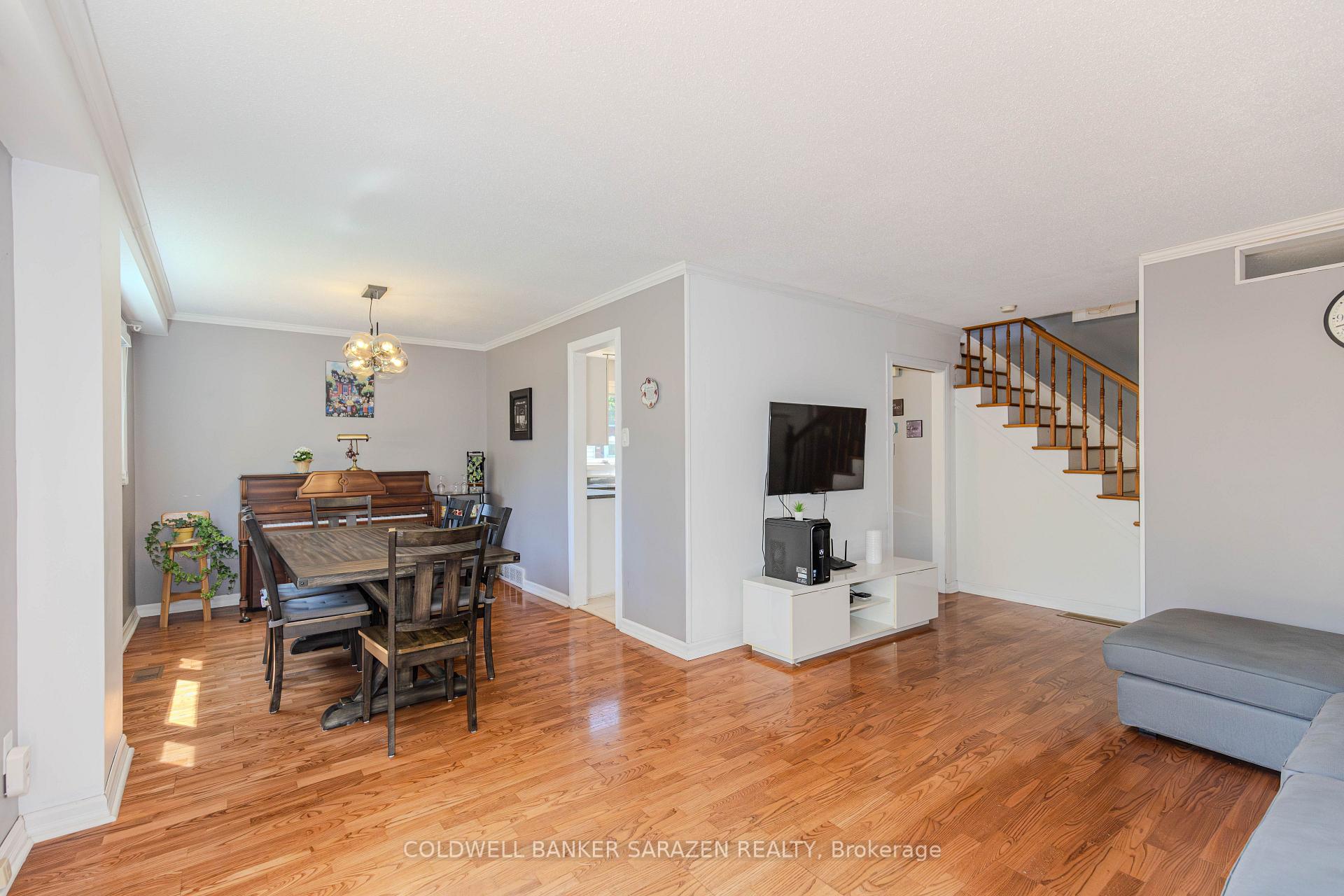 Photo 9 of 34 Hobart Crescent, Ottawa, Sheahan Estates/Trend Village — HOMEH