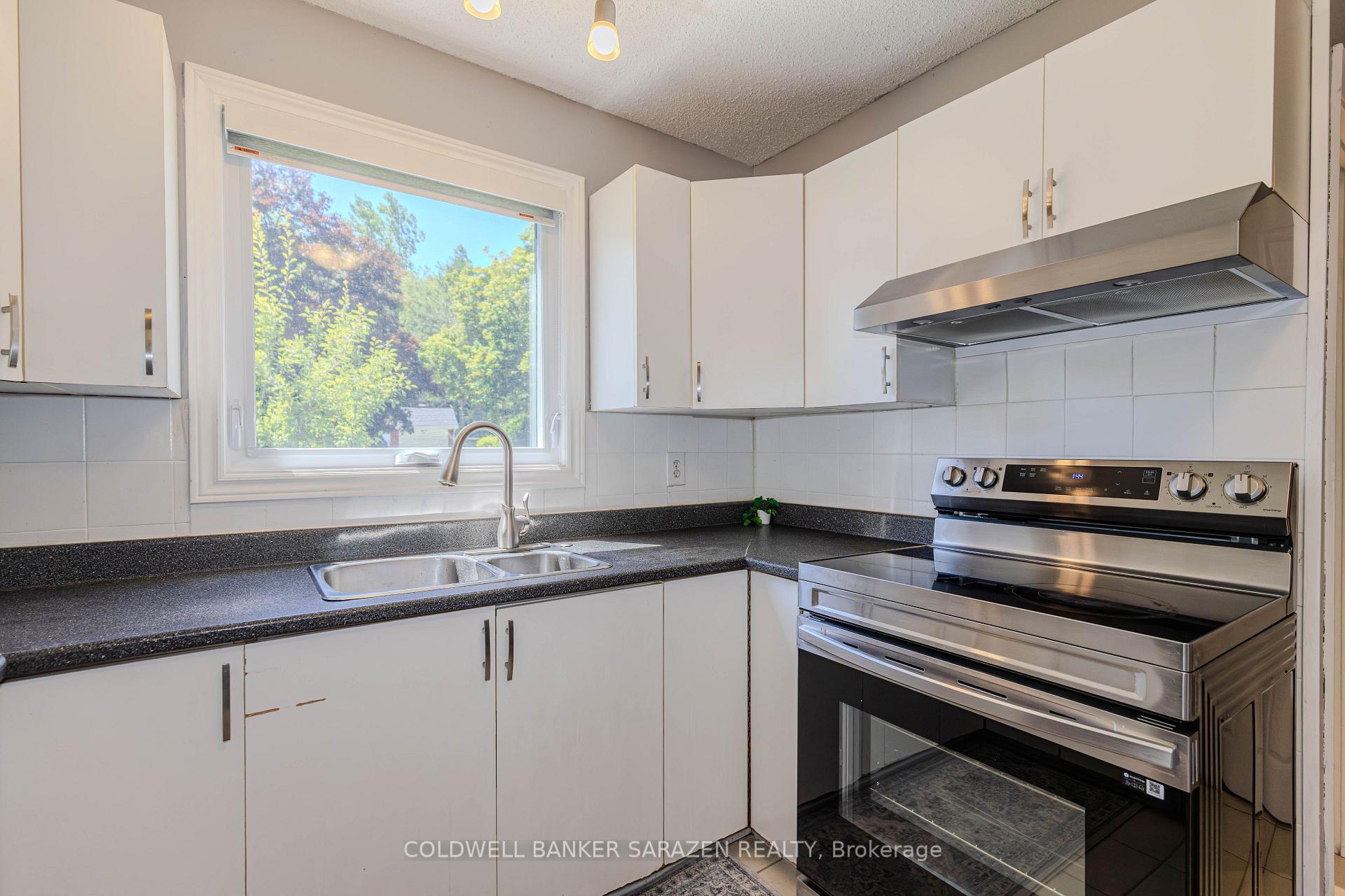 Photo 17 of 34 Hobart Crescent, Ottawa, Sheahan Estates/Trend Village — HOMEH