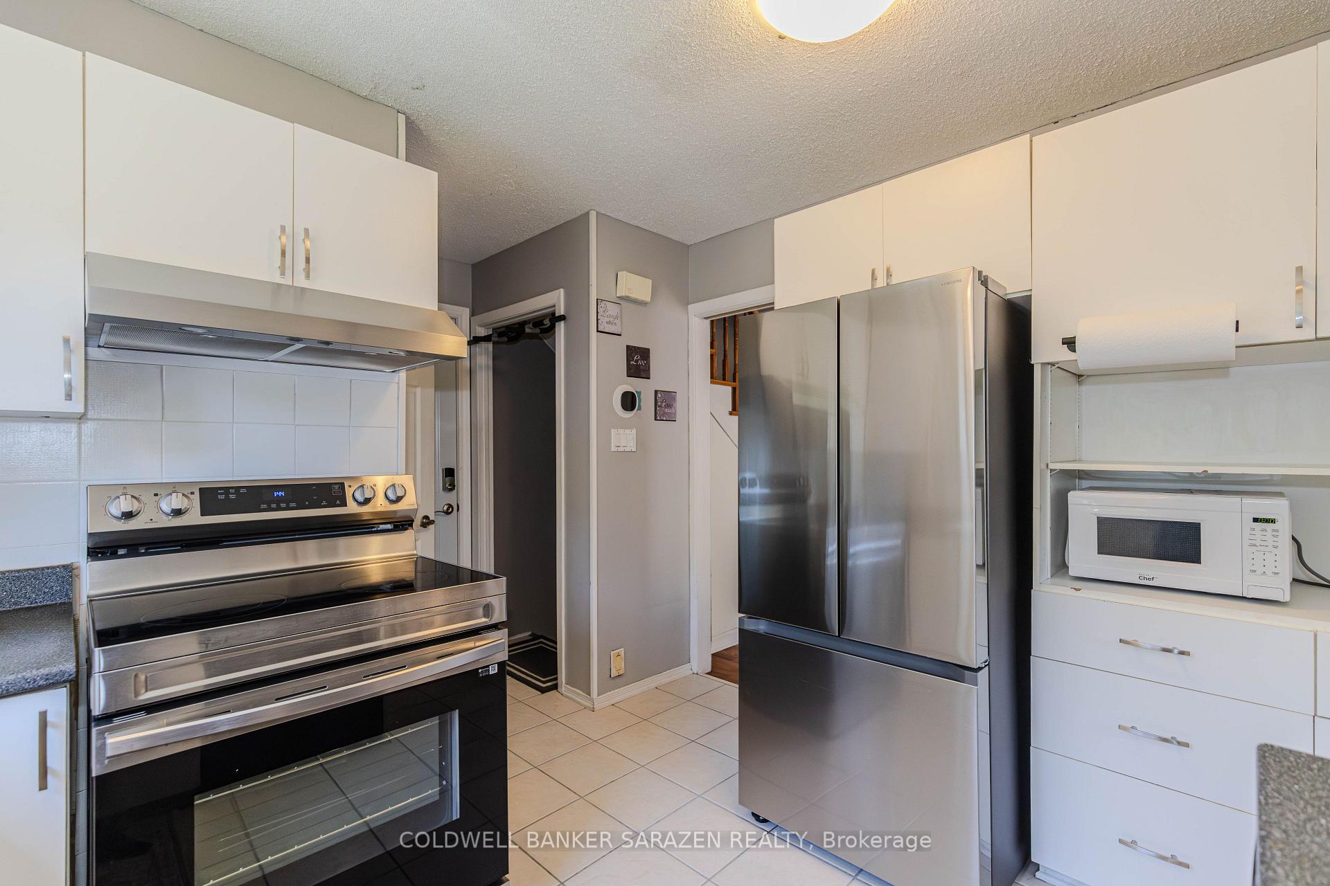 Photo 18 of 34 Hobart Crescent, Ottawa, Sheahan Estates/Trend Village — HOMEH