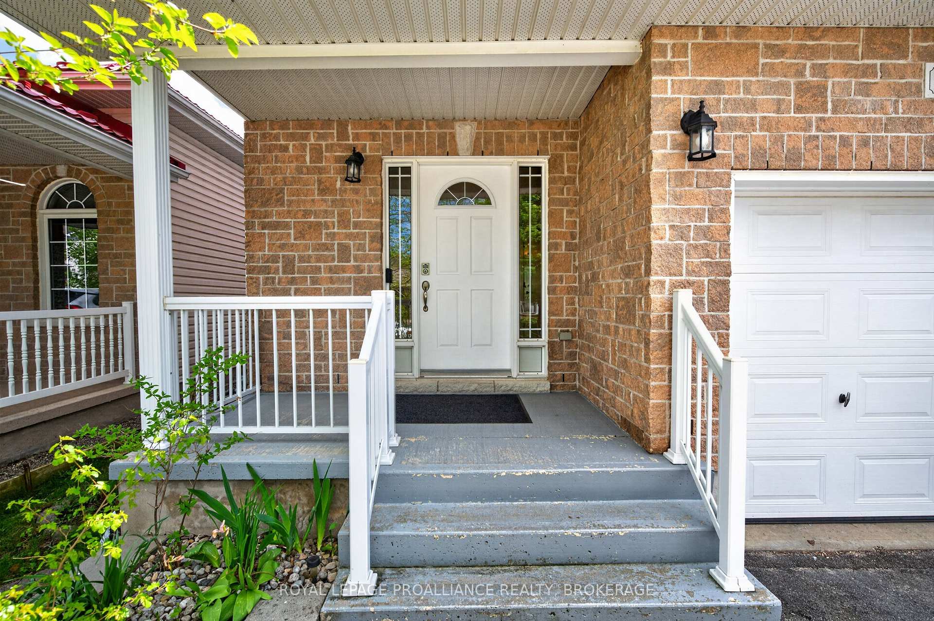 Photo 2 of 435 Maureen Street, Kingston, Kingston East (Incl Barret Crt) — HOMEH