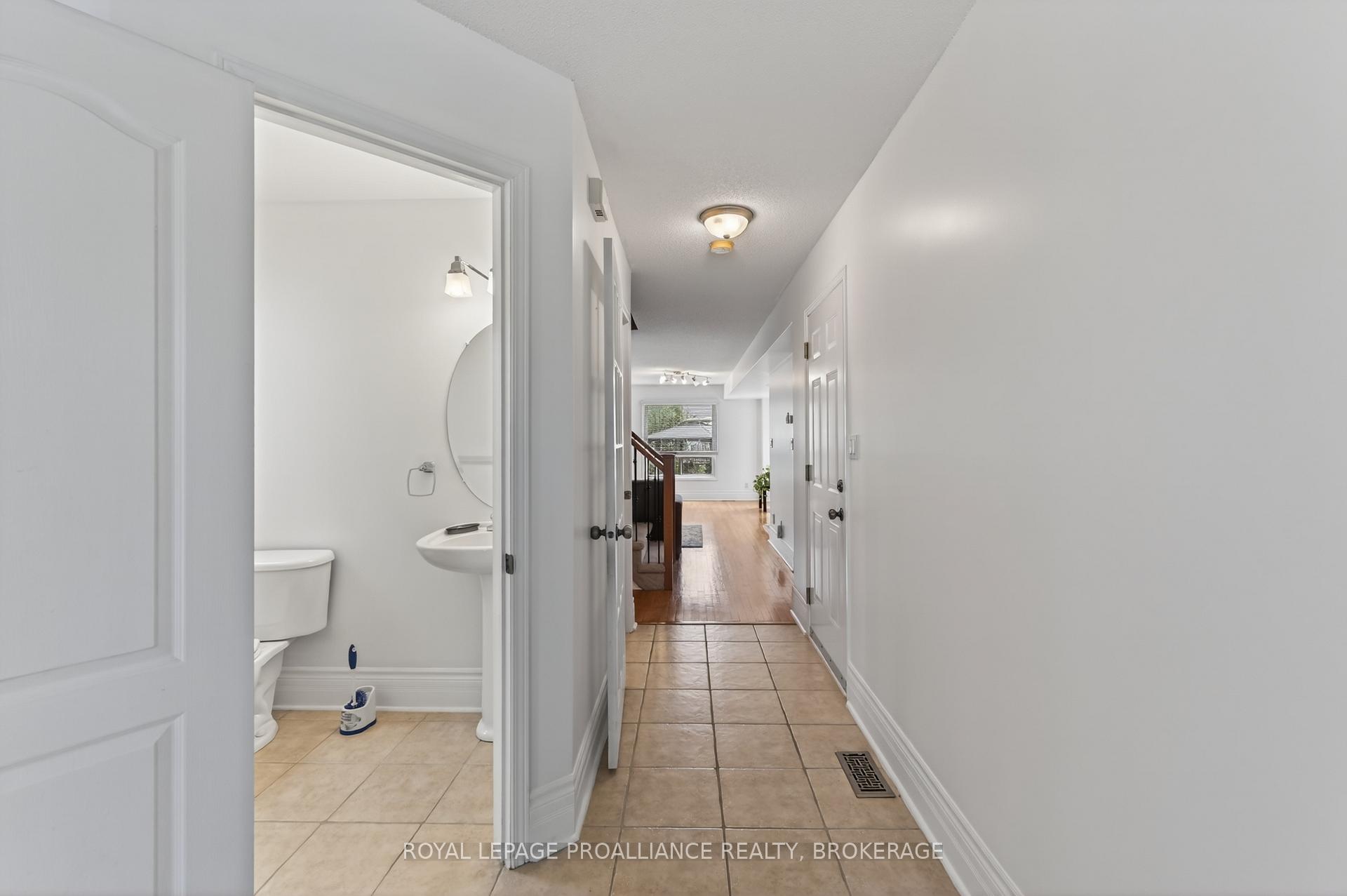 Photo 4 of 435 Maureen Street, Kingston, Kingston East (Incl Barret Crt) — HOMEH