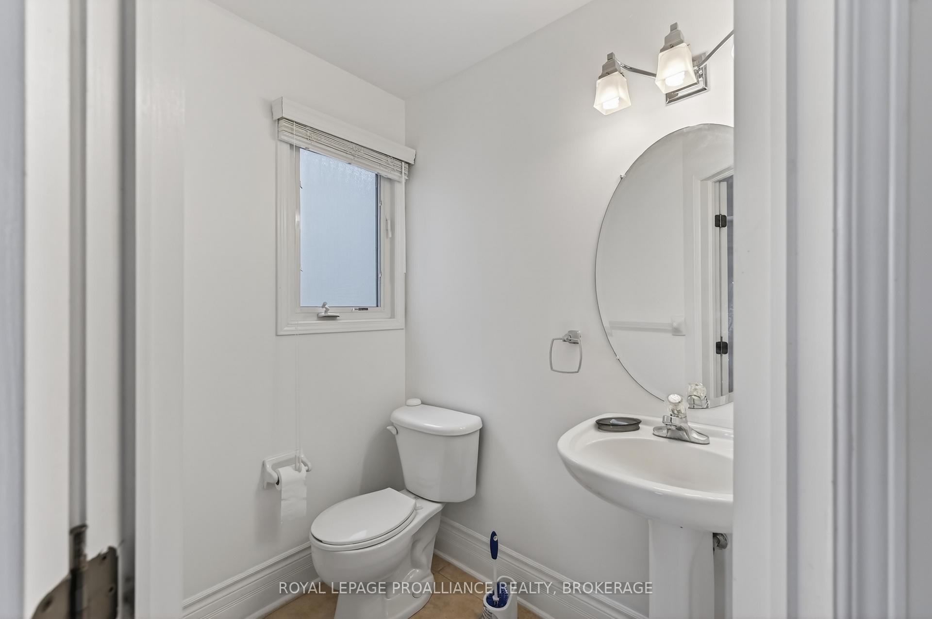 Photo 5 of 435 Maureen Street, Kingston, Kingston East (Incl Barret Crt) — HOMEH