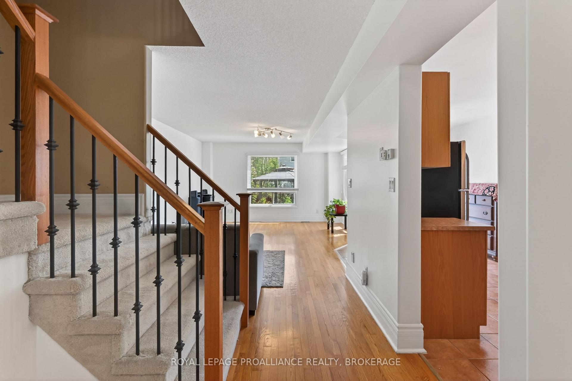 Photo 6 of 435 Maureen Street, Kingston, Kingston East (Incl Barret Crt) — HOMEH
