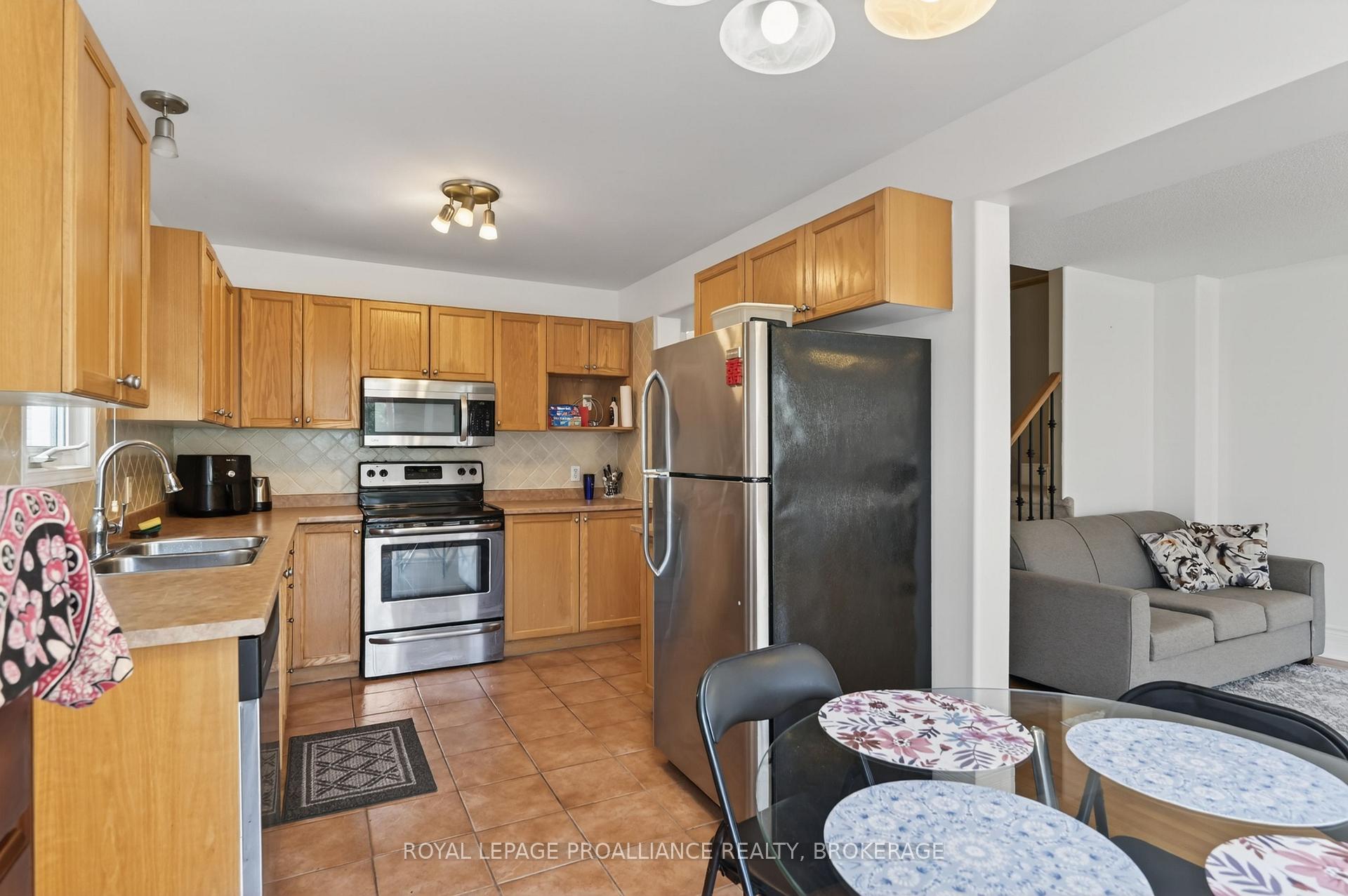 Photo 8 of 435 Maureen Street, Kingston, Kingston East (Incl Barret Crt) — HOMEH