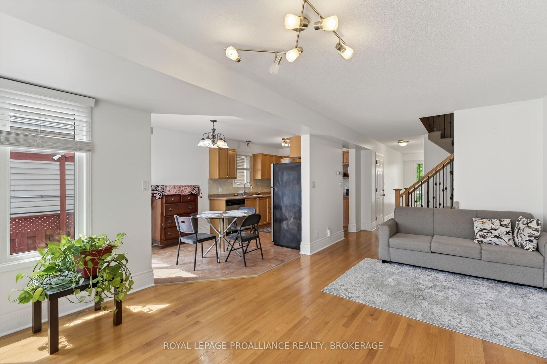 Photo 9 of 435 Maureen Street, Kingston, Kingston East (Incl Barret Crt) — HOMEH