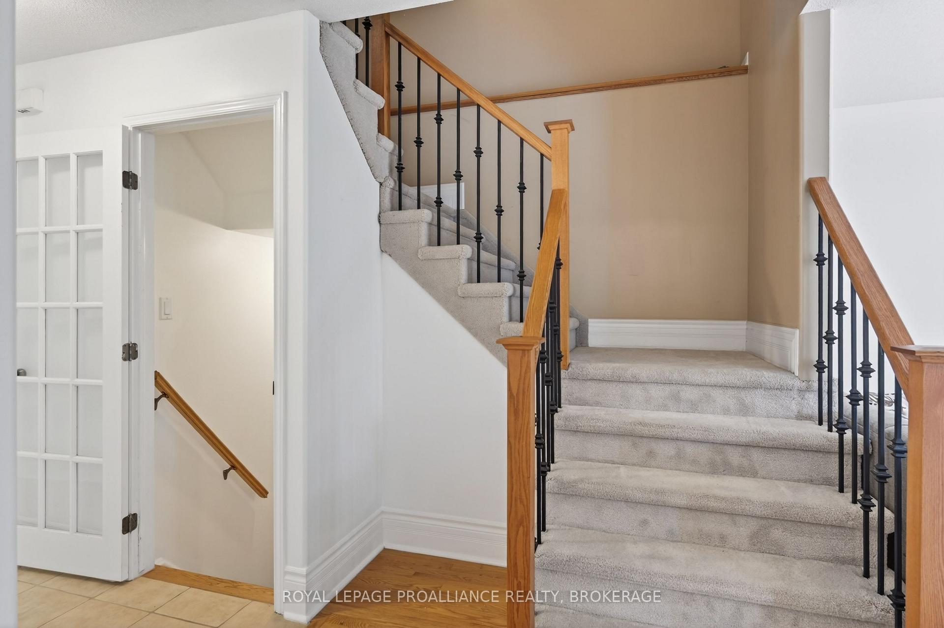 Photo 12 of 435 Maureen Street, Kingston, Kingston East (Incl Barret Crt) — HOMEH
