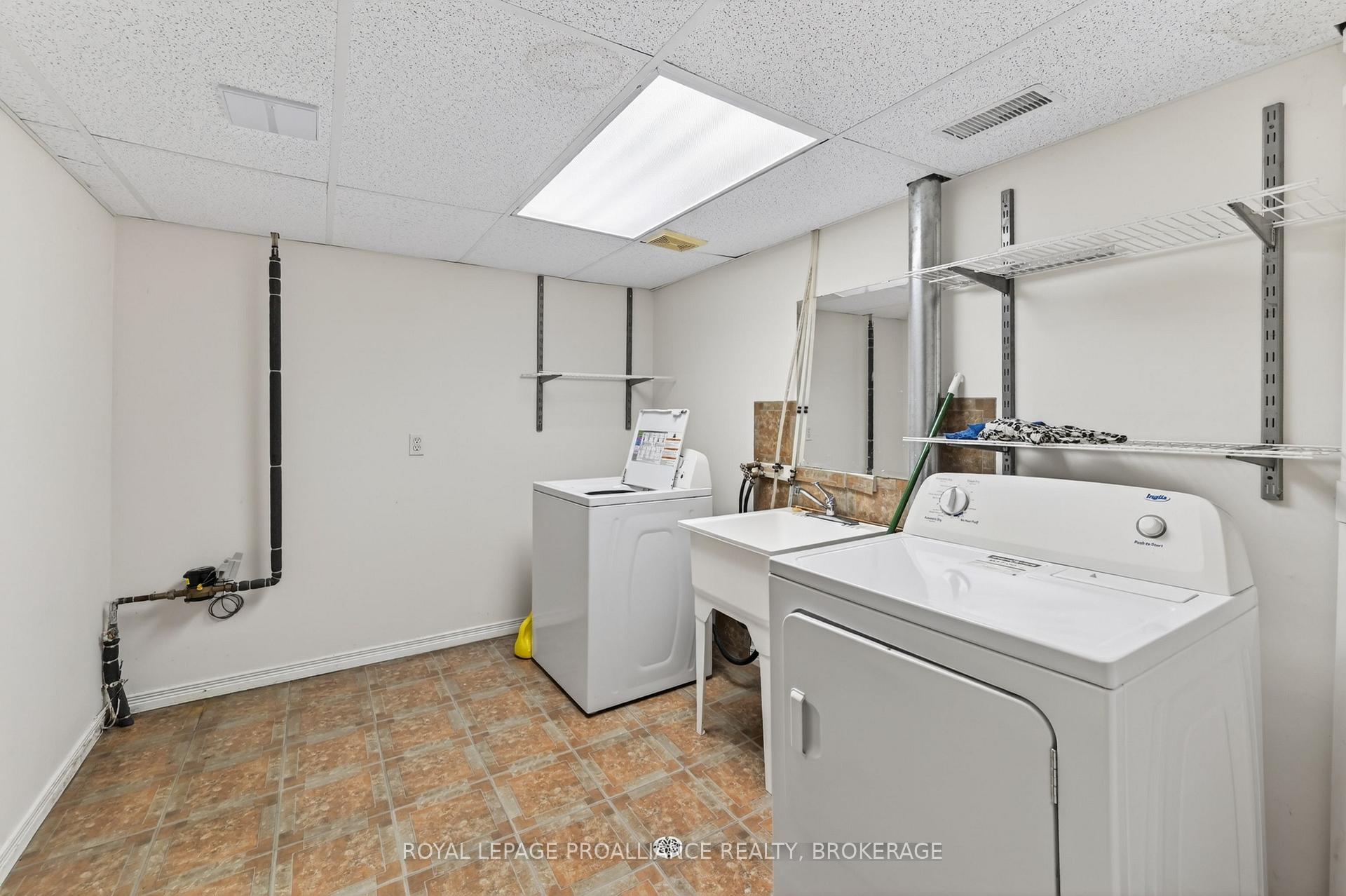 Photo 31 of 435 Maureen Street, Kingston, Kingston East (Incl Barret Crt) — HOMEH