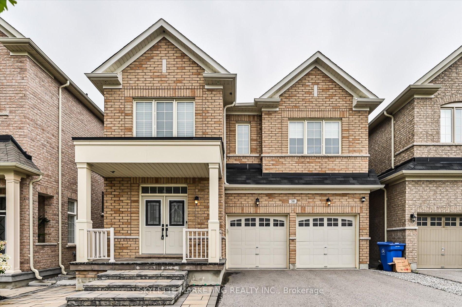 Photo 2 of 38 Russell Parker Crescent, Aurora, Rural Aurora — HOMEH