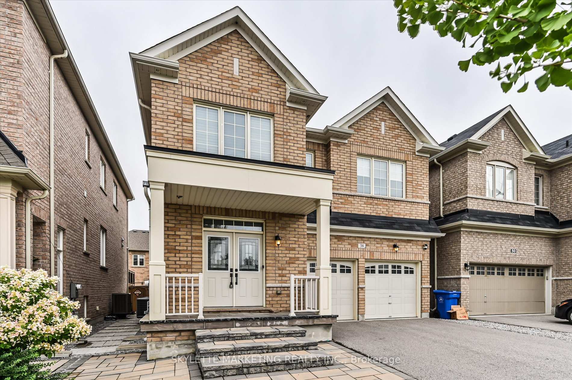 Photo 4 of 38 Russell Parker Crescent, Aurora, Rural Aurora — HOMEH