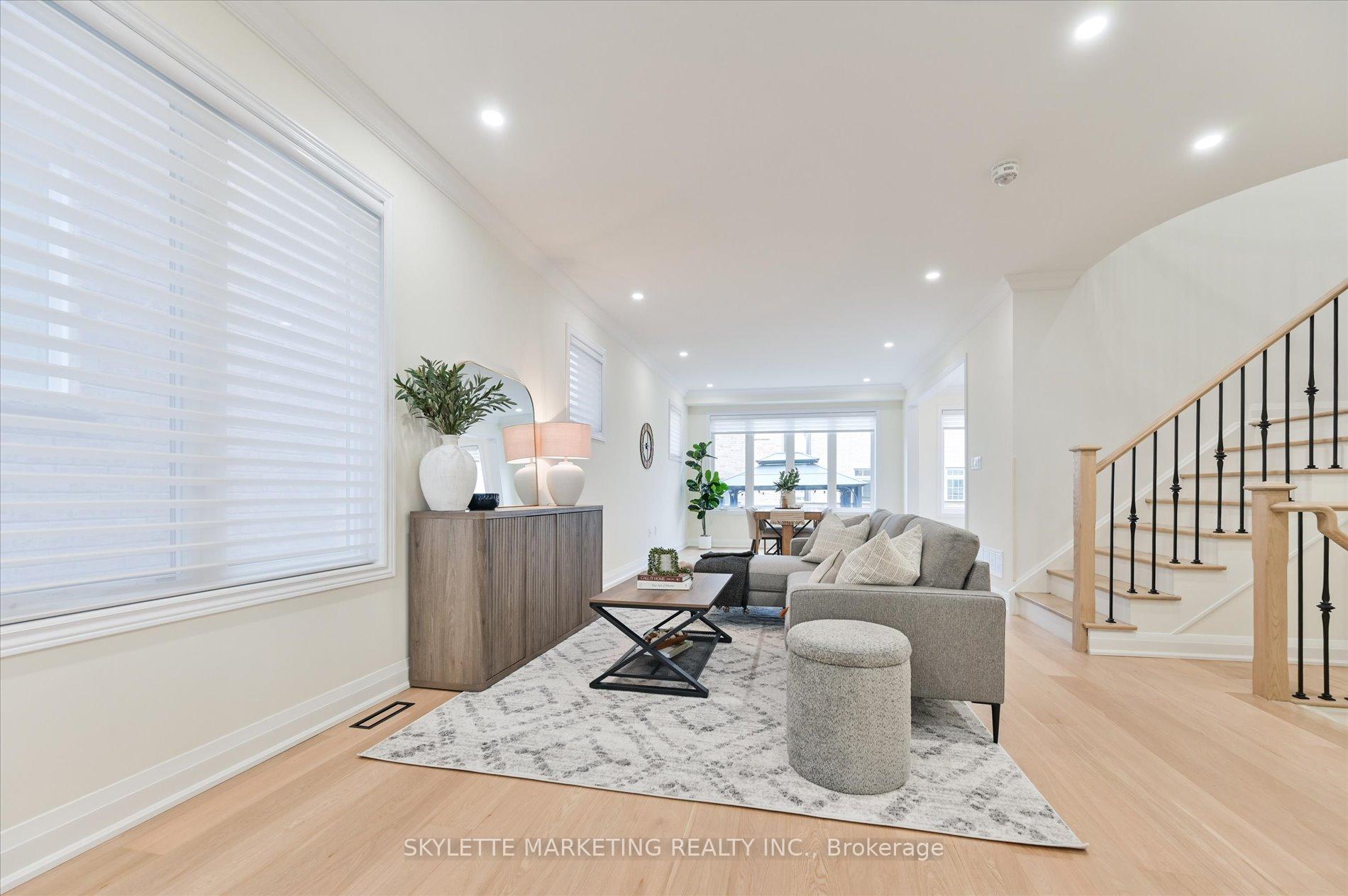 Photo 9 of 38 Russell Parker Crescent, Aurora, Rural Aurora — HOMEH