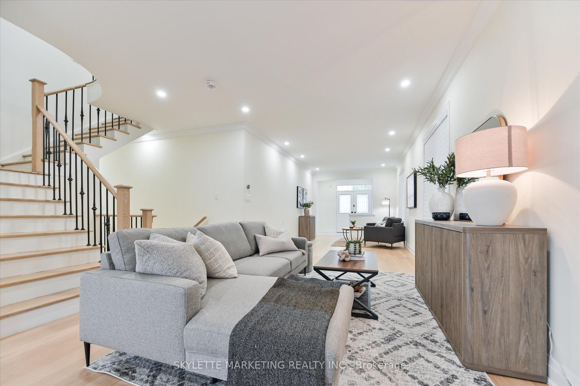 Photo 10 of 38 Russell Parker Crescent, Aurora, Rural Aurora — HOMEH