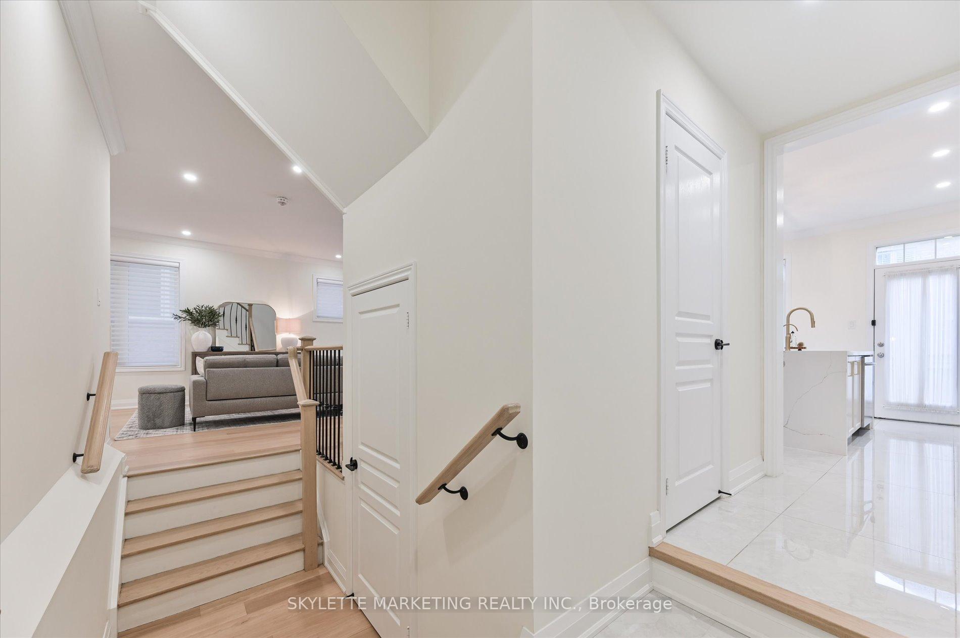 Photo 19 of 38 Russell Parker Crescent, Aurora, Rural Aurora — HOMEH