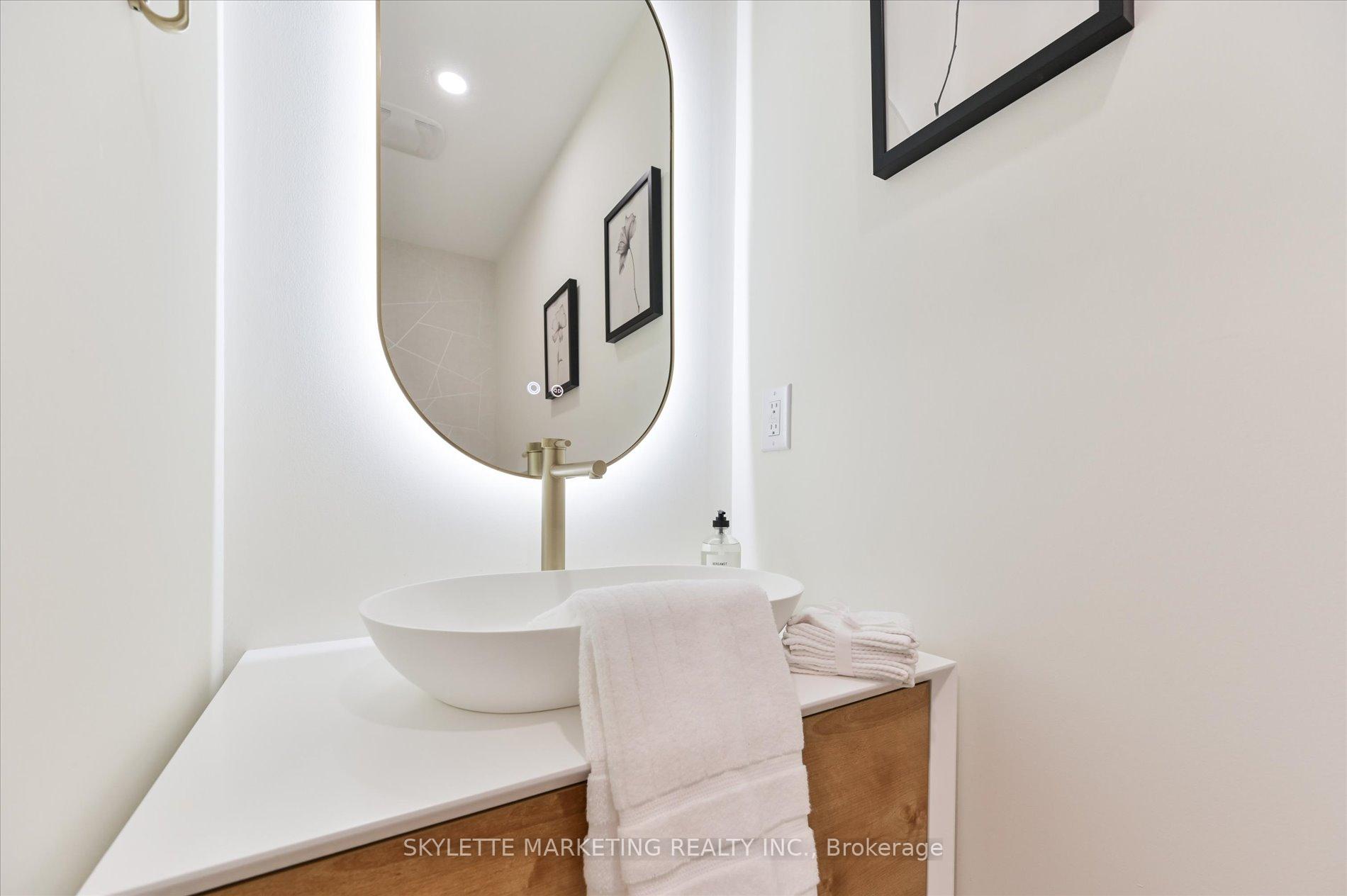 Photo 20 of 38 Russell Parker Crescent, Aurora, Rural Aurora — HOMEH