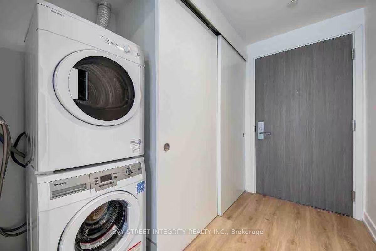 Photo 3 of Unit 1609, 161 Roehampton Avenue, Toronto, Mount Pleasant West — HOMEH
