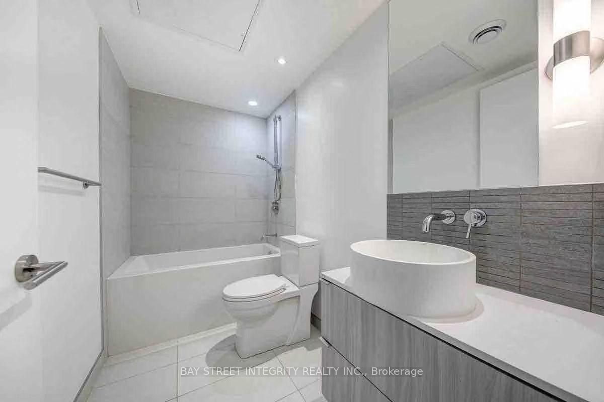 Photo 6 of Unit 1609, 161 Roehampton Avenue, Toronto, Mount Pleasant West — HOMEH