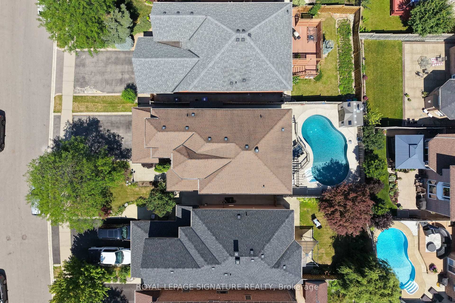 Photo 3 of 79 Twin Willow Crescent E, Brampton, Snelgrove — HOMEH