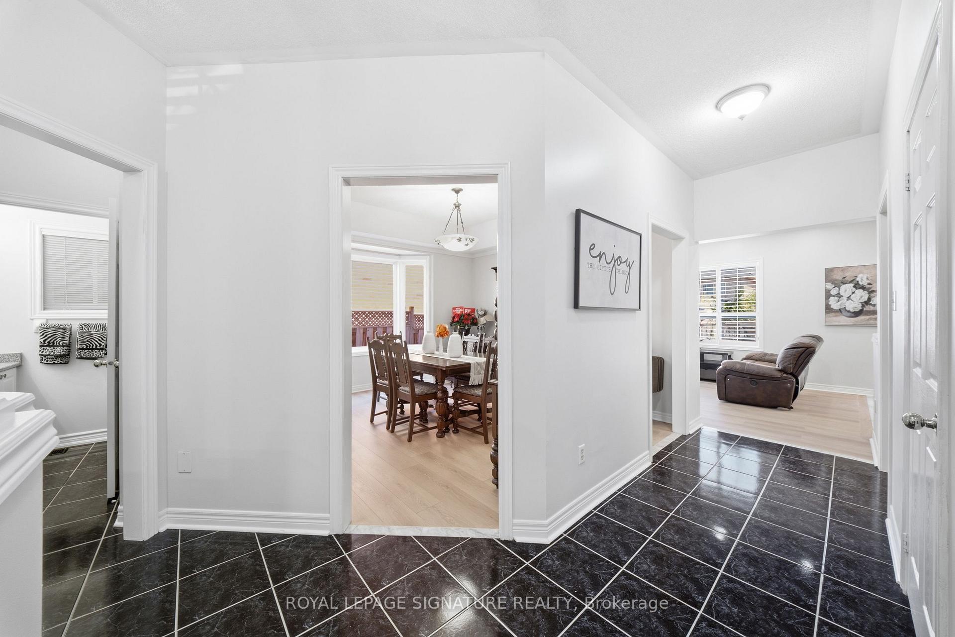 Photo 8 of 79 Twin Willow Crescent E, Brampton, Snelgrove — HOMEH