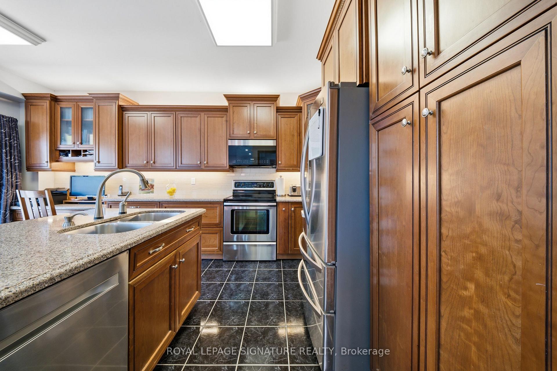 Photo 12 of 79 Twin Willow Crescent E, Brampton, Snelgrove — HOMEH