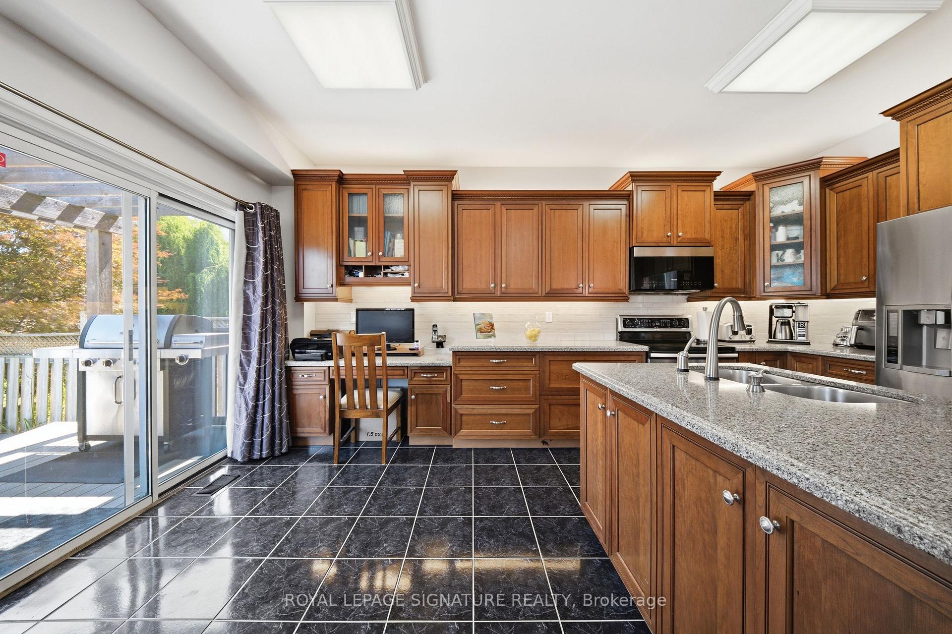 Photo 13 of 79 Twin Willow Crescent E, Brampton, Snelgrove — HOMEH