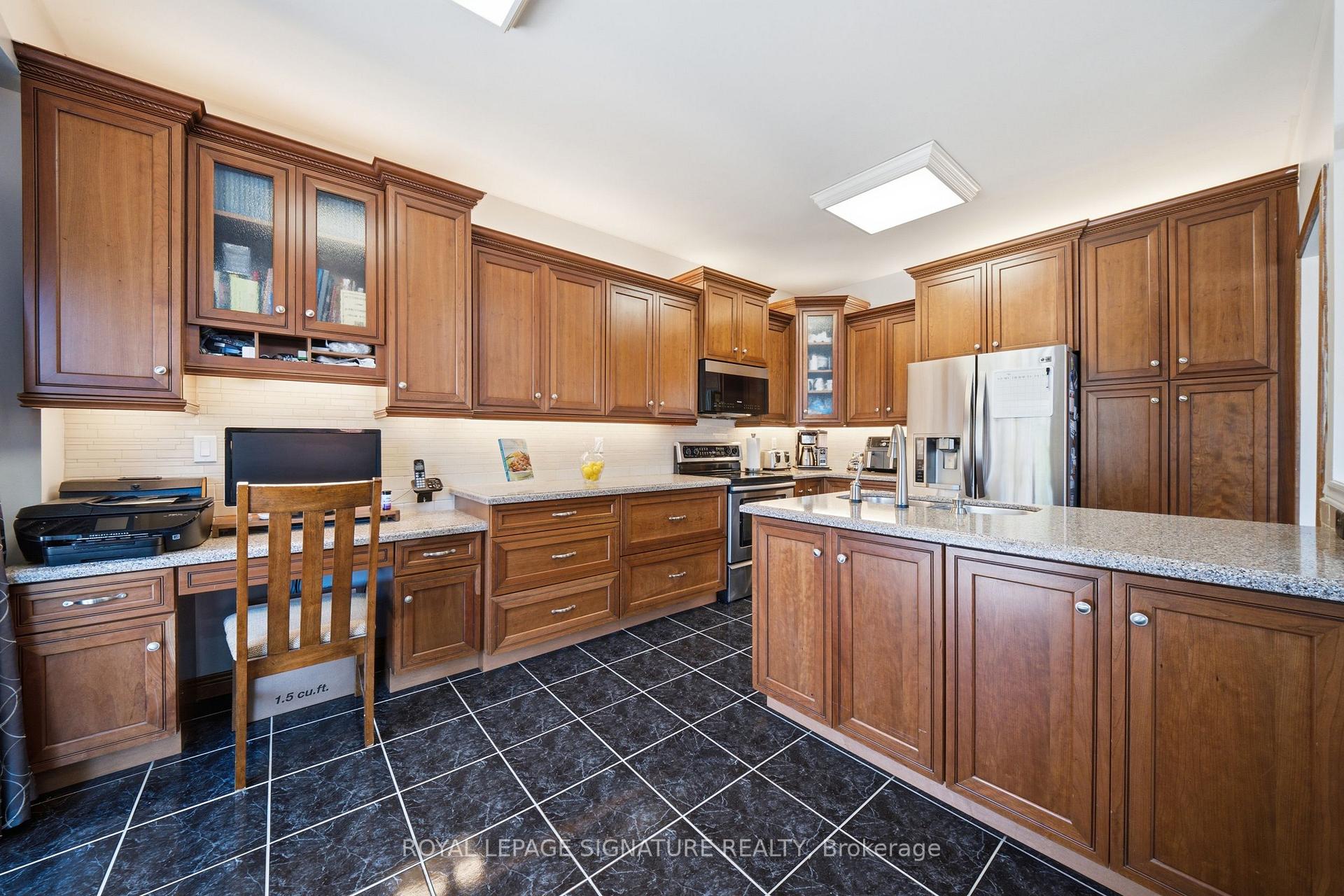 Photo 14 of 79 Twin Willow Crescent E, Brampton, Snelgrove — HOMEH
