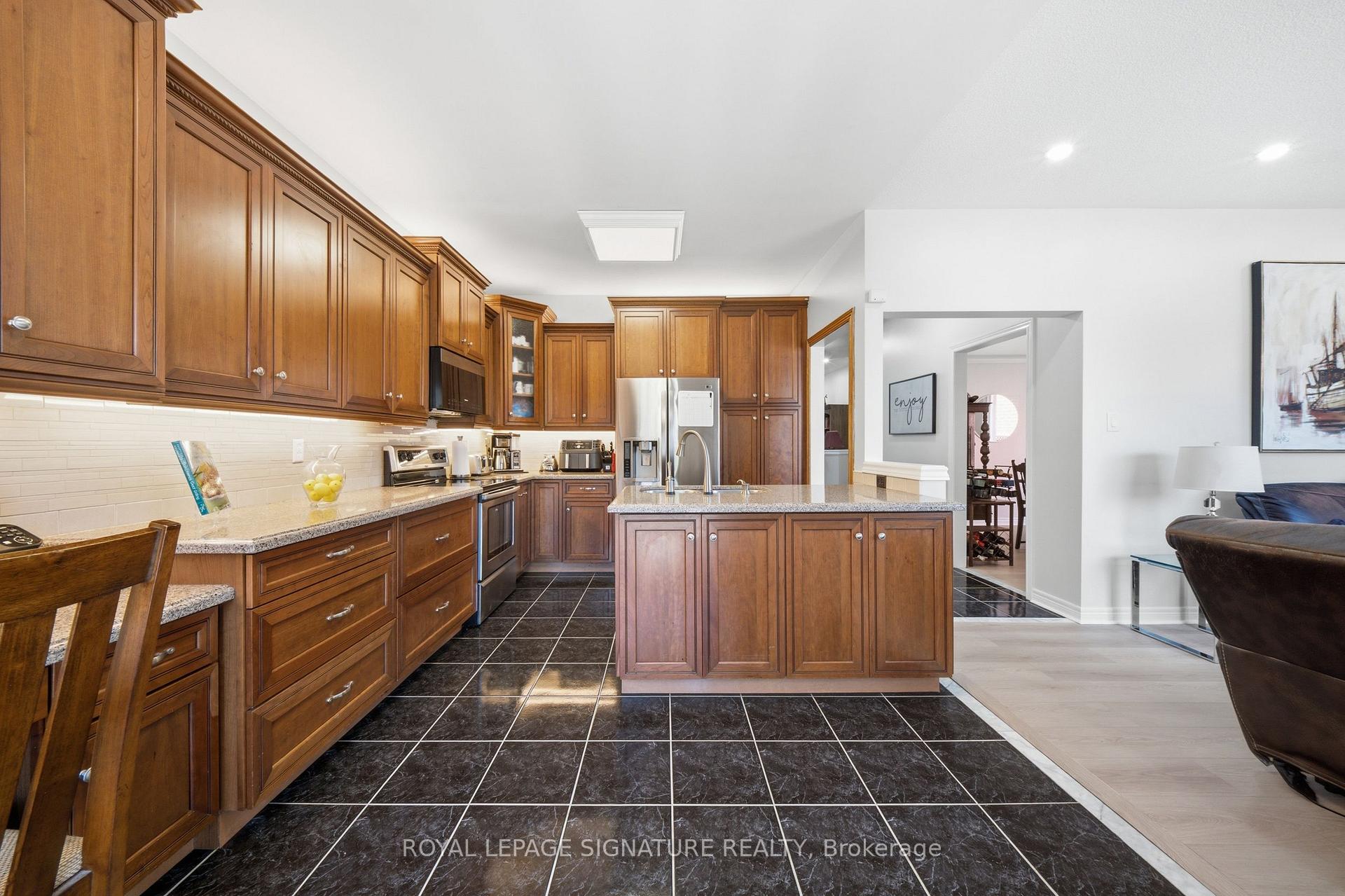Photo 15 of 79 Twin Willow Crescent E, Brampton, Snelgrove — HOMEH