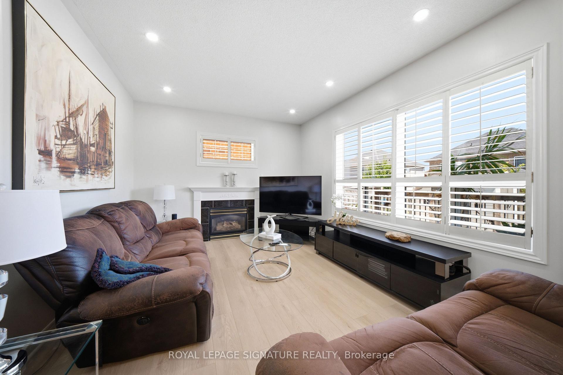 Photo 17 of 79 Twin Willow Crescent E, Brampton, Snelgrove — HOMEH
