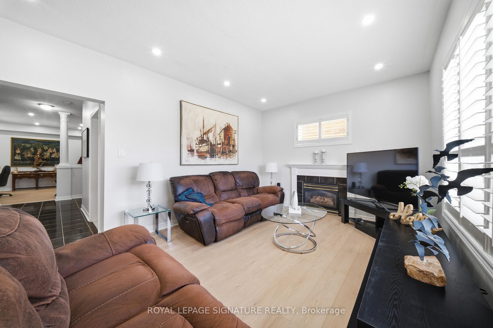 Photo 18 of 79 Twin Willow Crescent E, Brampton, Snelgrove — HOMEH