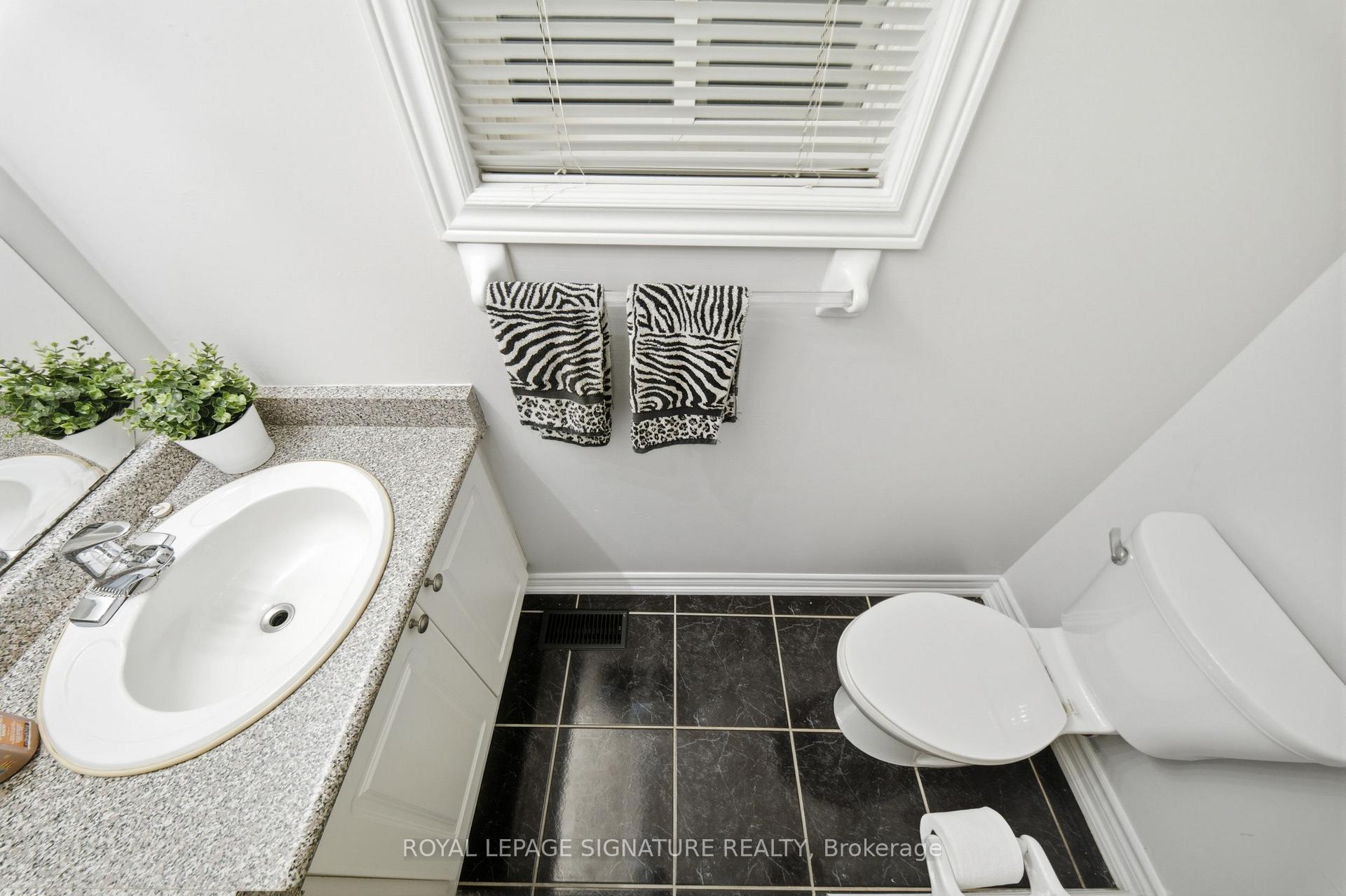 Photo 19 of 79 Twin Willow Crescent E, Brampton, Snelgrove — HOMEH