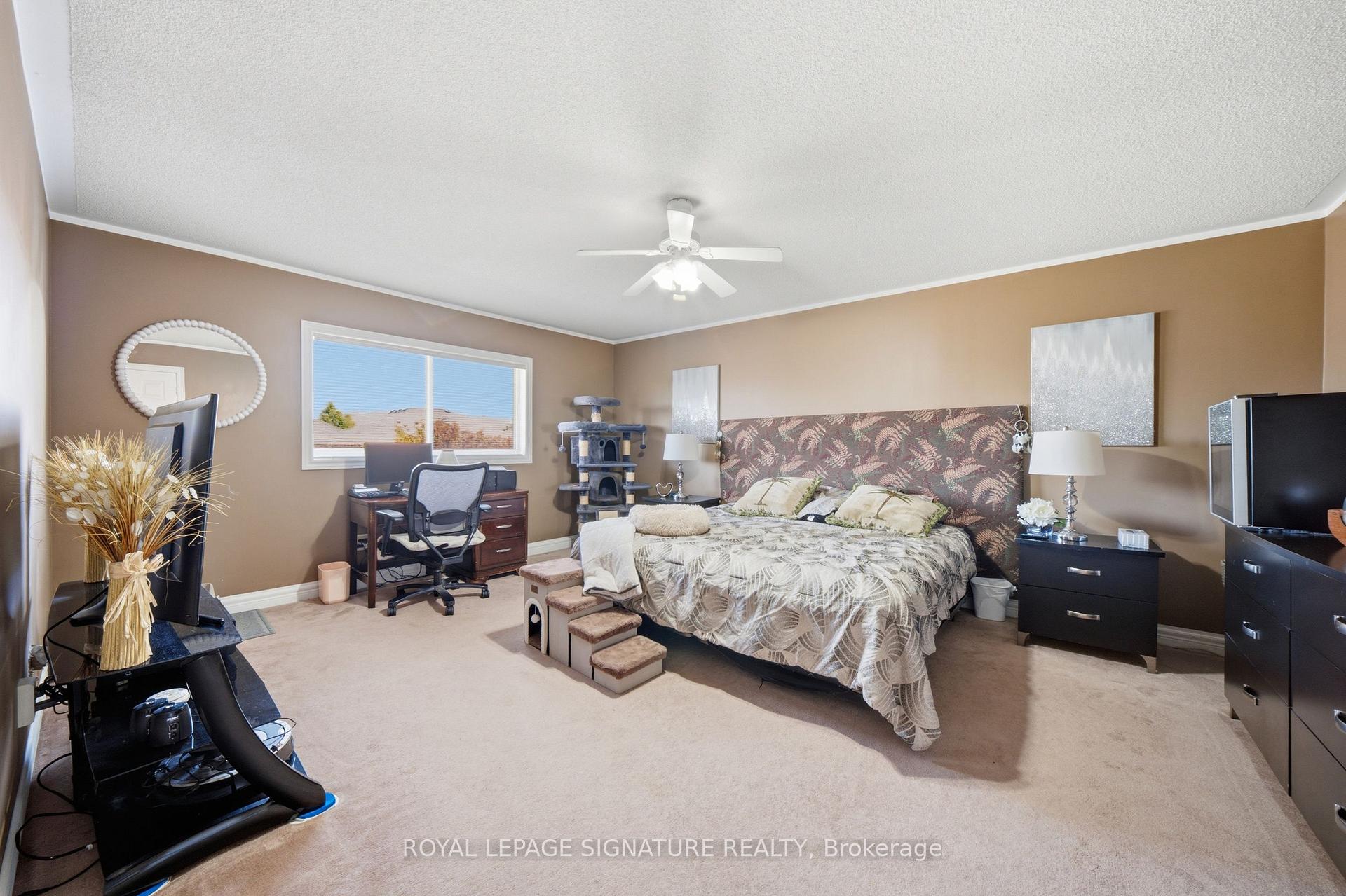 Photo 22 of 79 Twin Willow Crescent E, Brampton, Snelgrove — HOMEH
