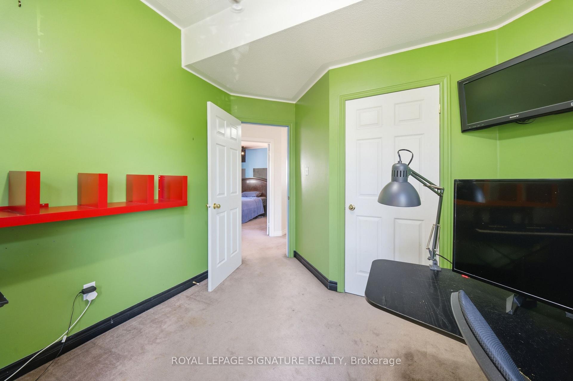 Photo 24 of 79 Twin Willow Crescent E, Brampton, Snelgrove — HOMEH