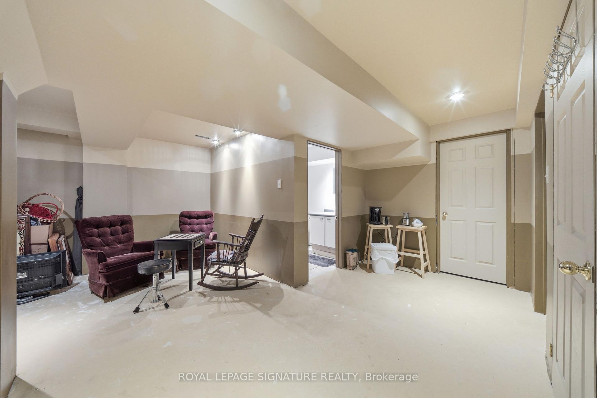 Photo 31 of 79 Twin Willow Crescent E, Brampton, Snelgrove — HOMEH