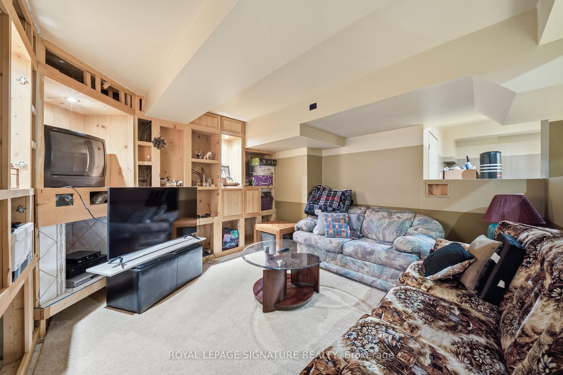 Photo 32 of 79 Twin Willow Crescent E, Brampton, Snelgrove — HOMEH