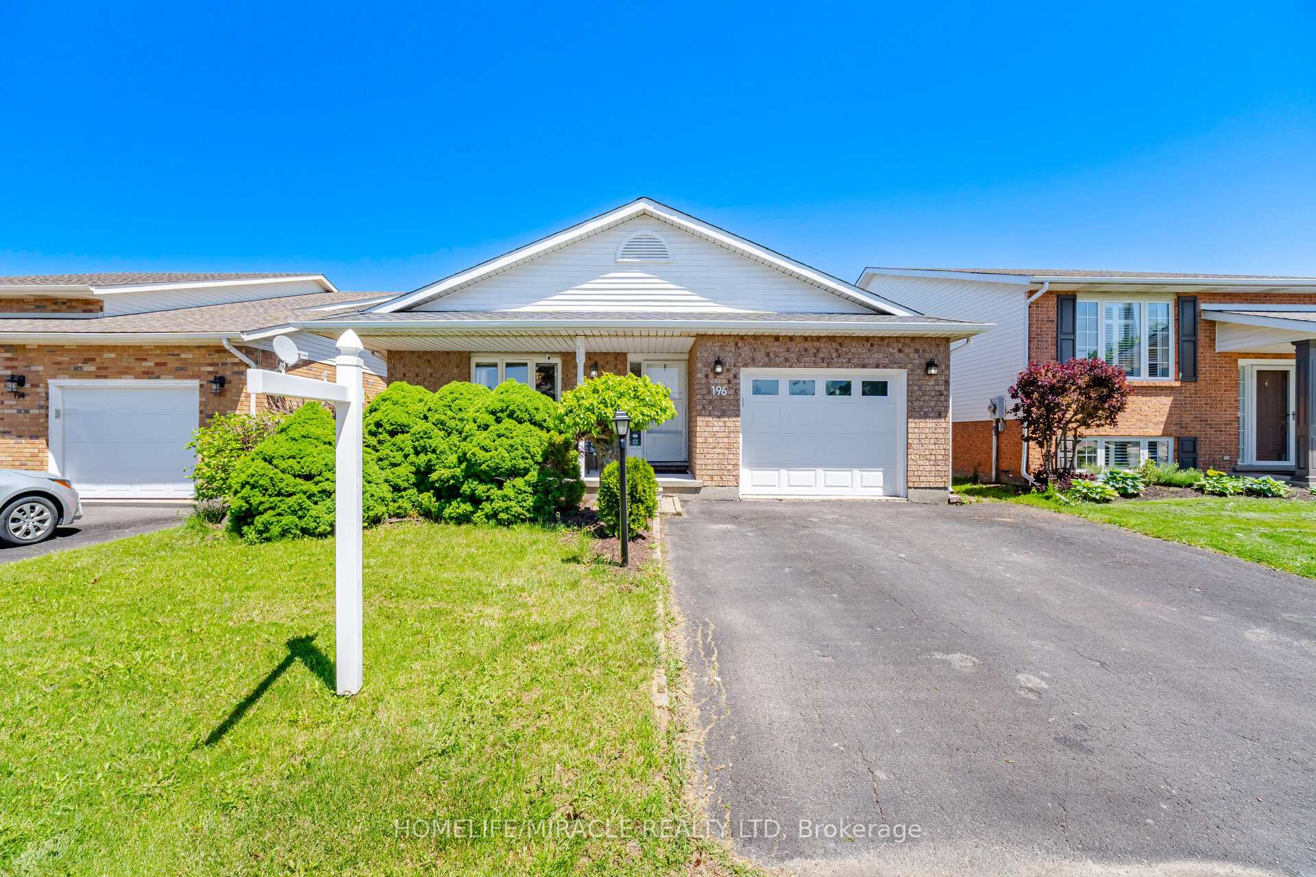 Photo 2 of 196 First St Louth, St. Catharines, Grapeview — HOMEH