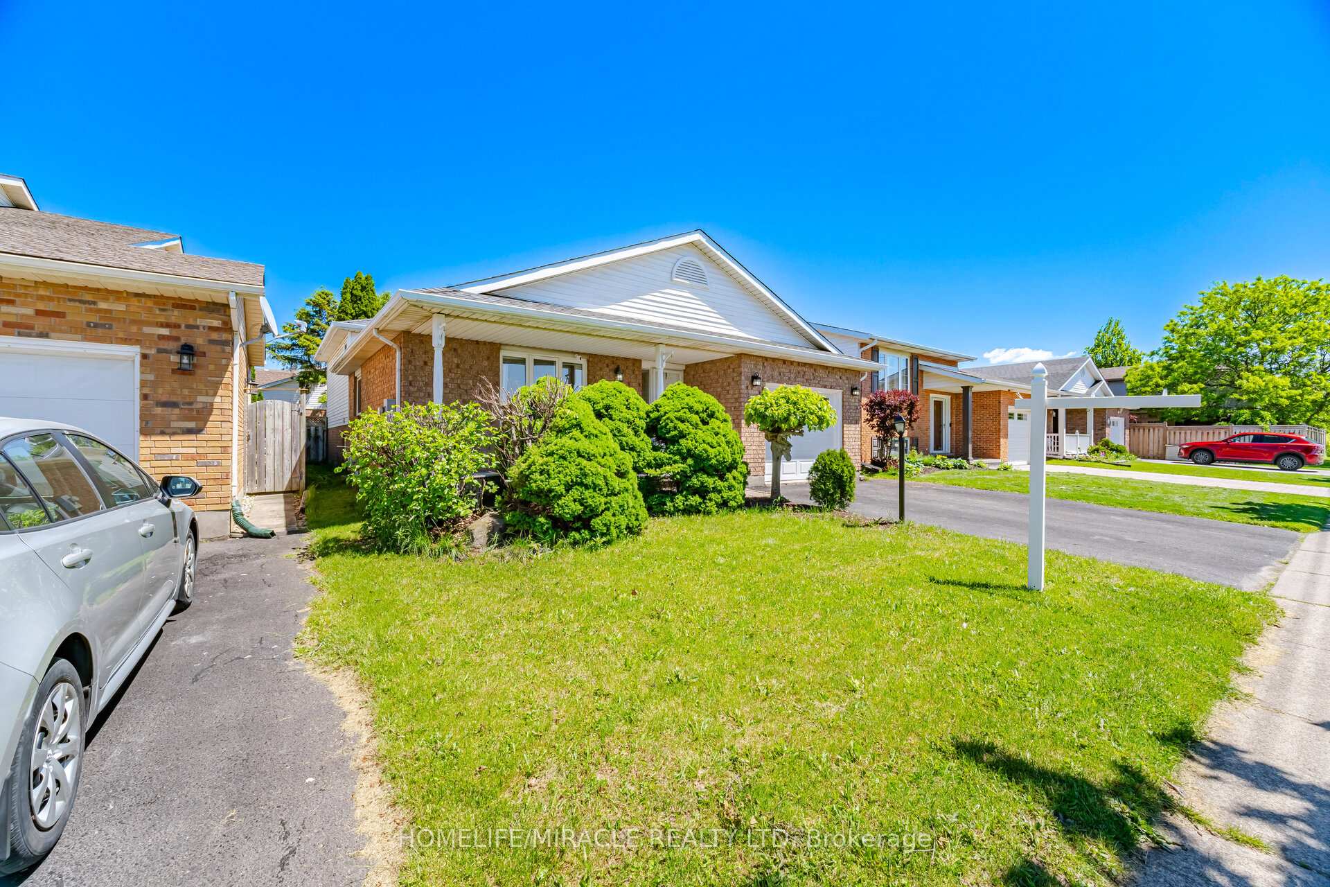 Photo 4 of 196 First St Louth, St. Catharines, Grapeview — HOMEH