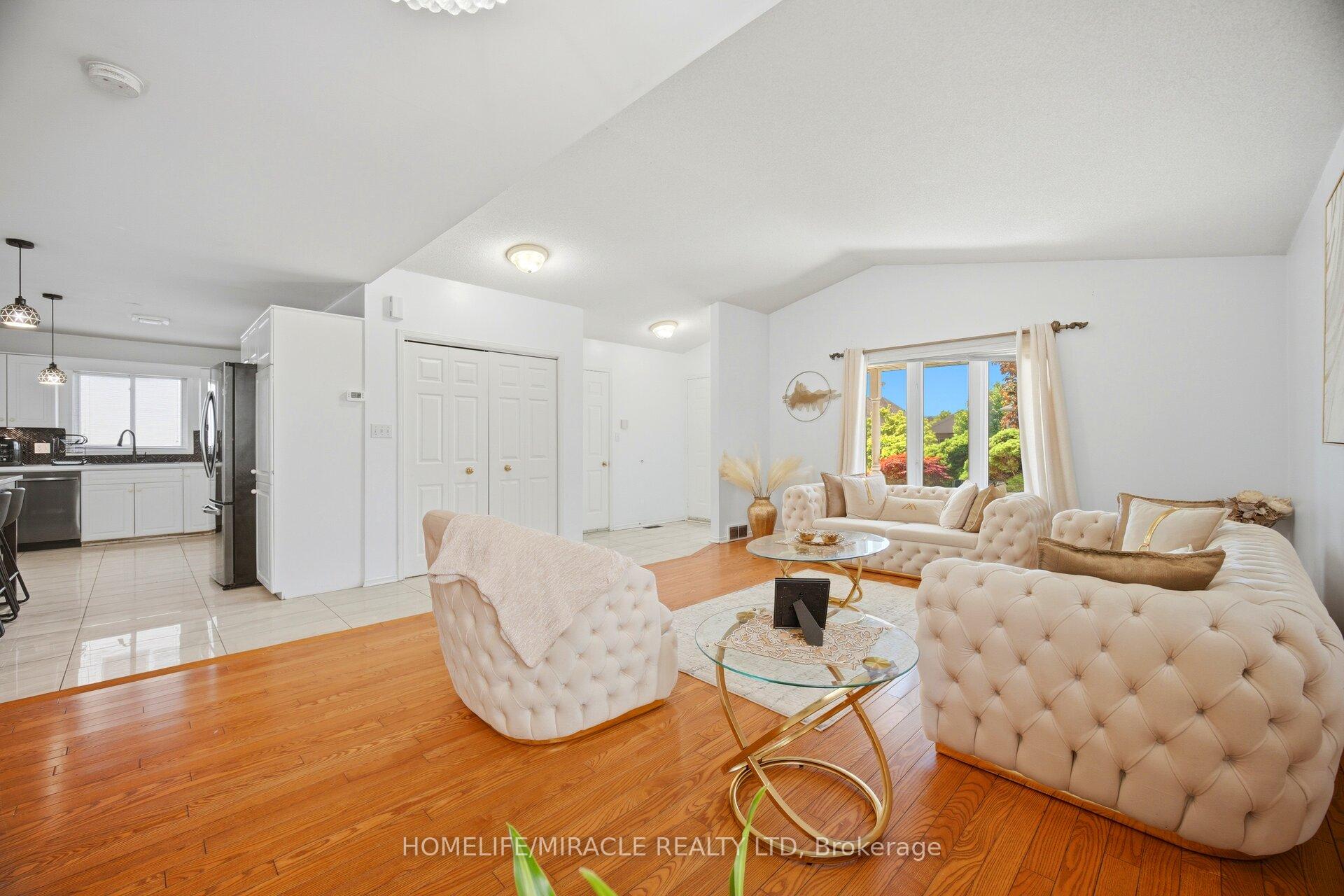 Photo 8 of 196 First St Louth, St. Catharines, Grapeview — HOMEH