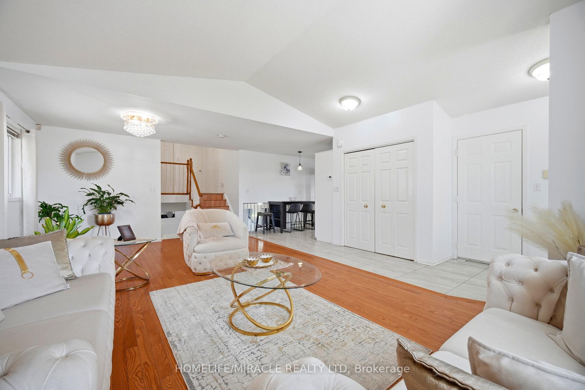 Photo 10 of 196 First St Louth, St. Catharines, Grapeview — HOMEH