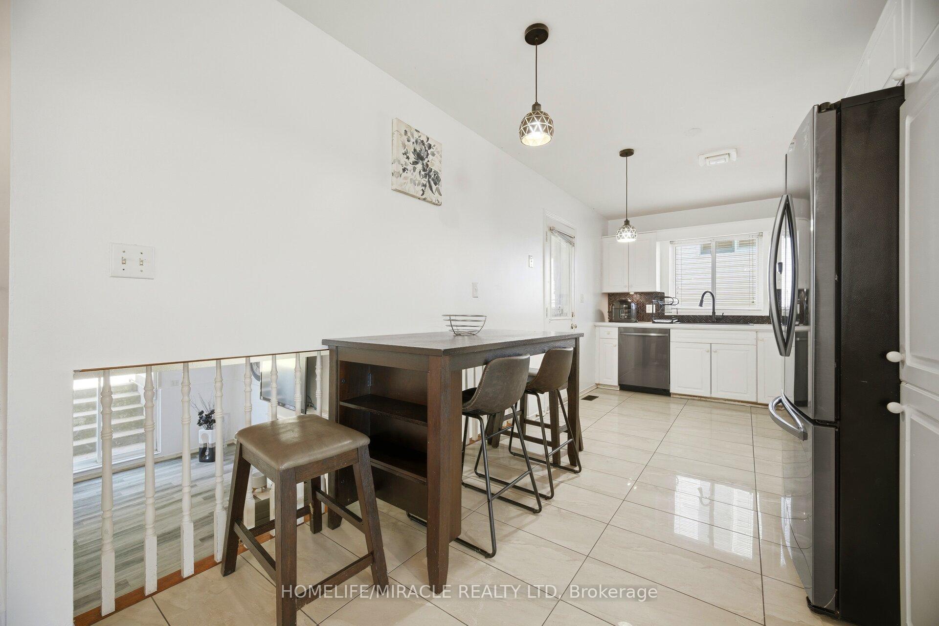 Photo 11 of 196 First St Louth, St. Catharines, Grapeview — HOMEH