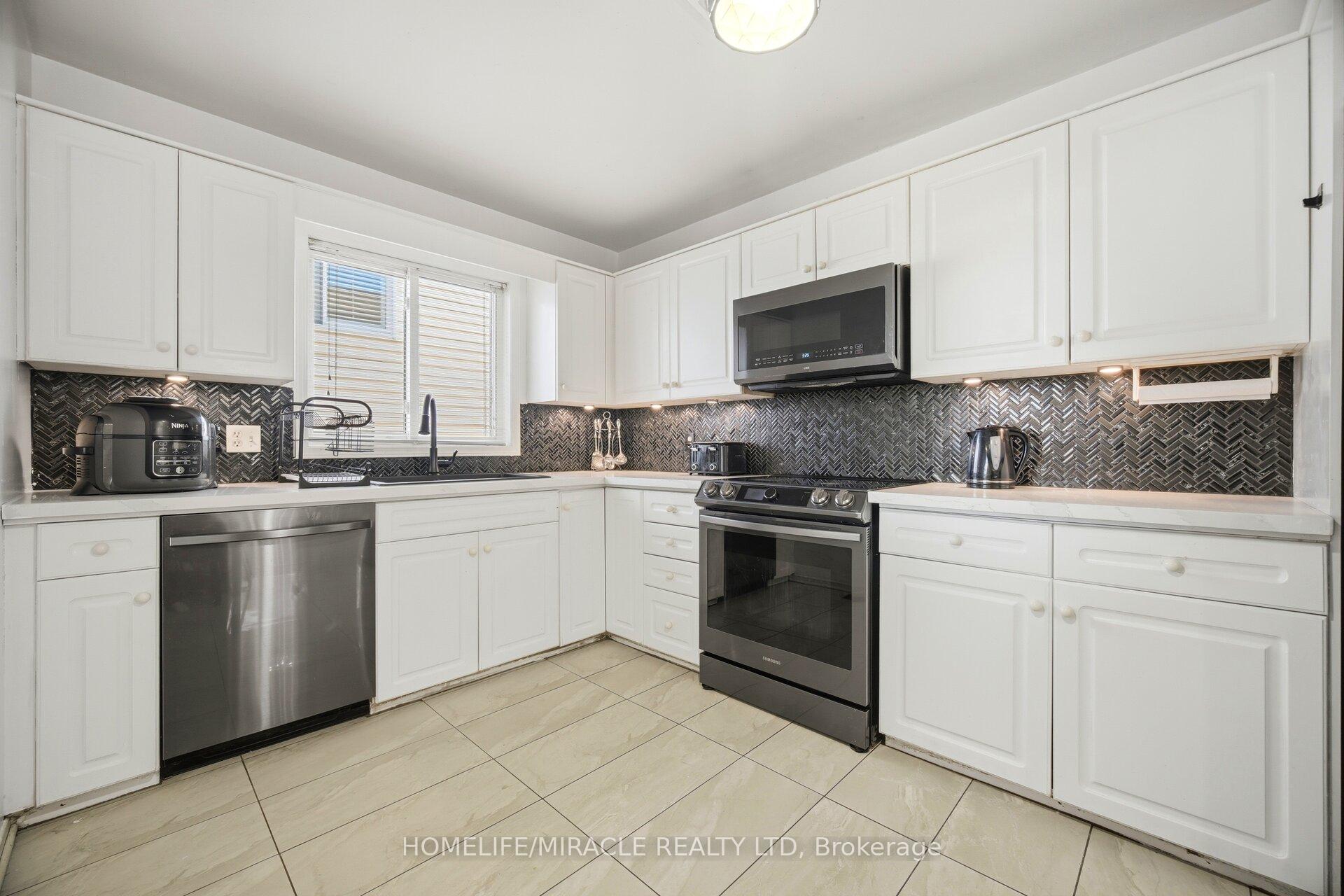 Photo 13 of 196 First St Louth, St. Catharines, Grapeview — HOMEH