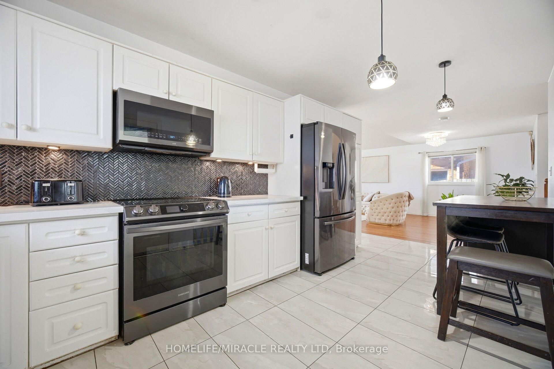 Photo 14 of 196 First St Louth, St. Catharines, Grapeview — HOMEH