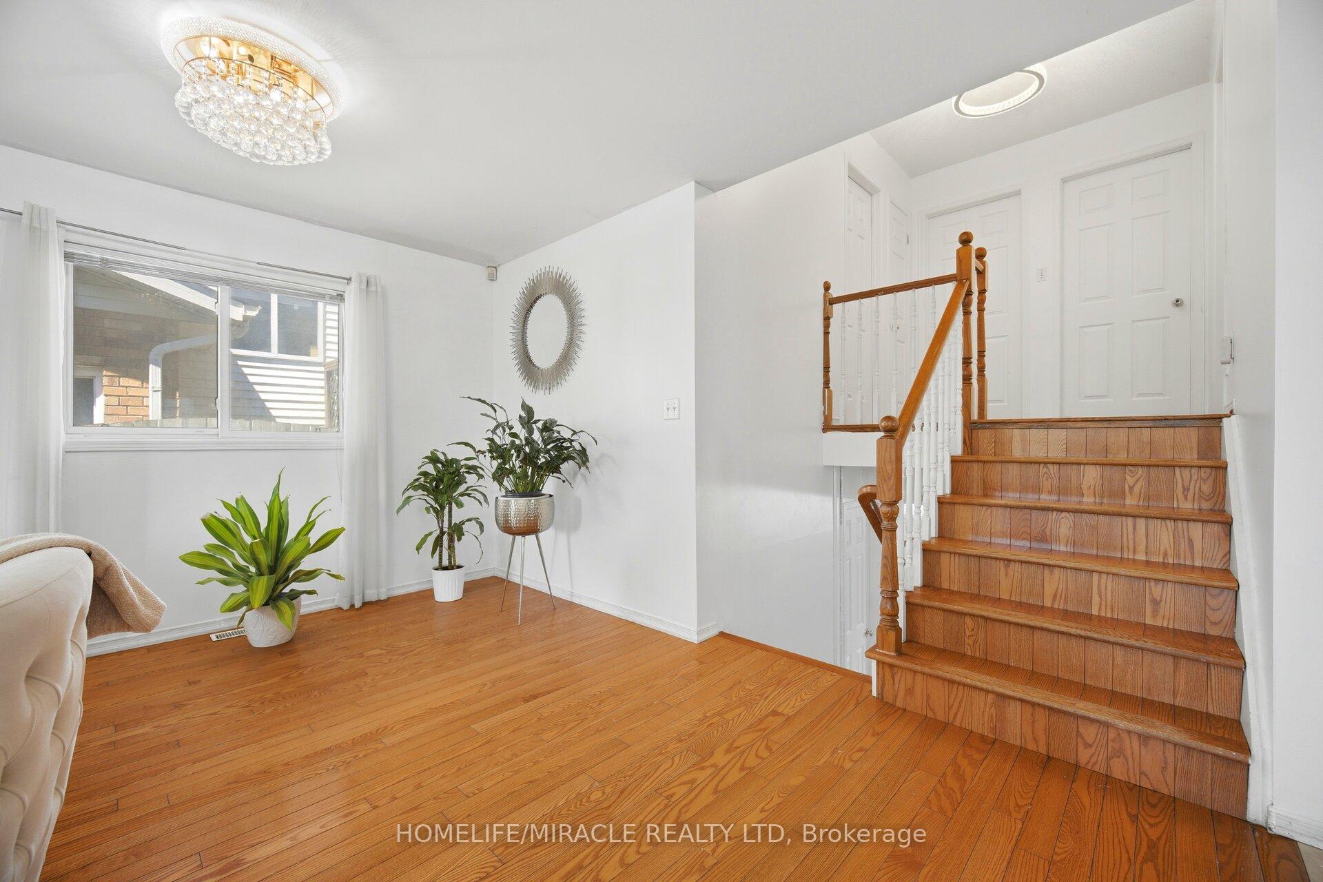 Photo 17 of 196 First St Louth, St. Catharines, Grapeview — HOMEH